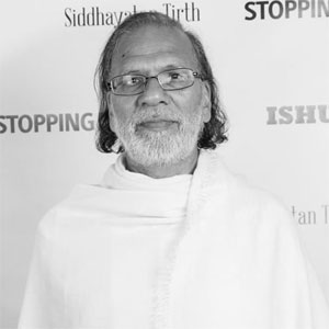 Acharya-Shree-Stopping-Traffic-Human-Trafficking-Siddhayatan-Team-About-Picture