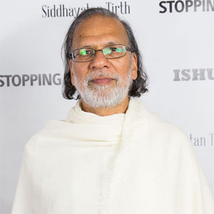 Acharya-Shree-Stopping-Traffic-Human-Trafficking-Siddhayatan-Team-About-Picture